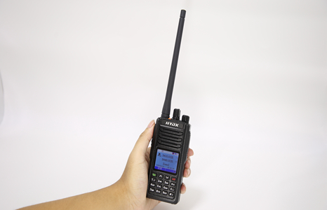Quali sono le specialità dei walkie-talkie dual mode e dual band?