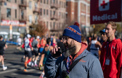 La radioamatore aiuta la maratona di New York