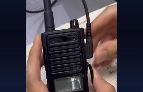 Come utilizzare gli strumenti per aggiornare la radio bidirezionale digitale serie D800/D1000