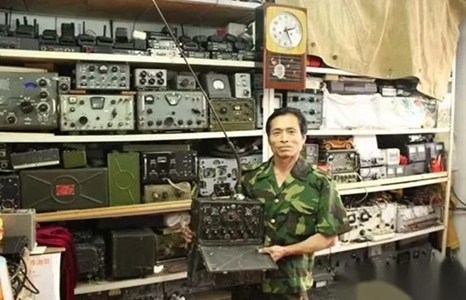 Un uomo di Jilin China spende 200.000 yuan per collezionare 200 radio